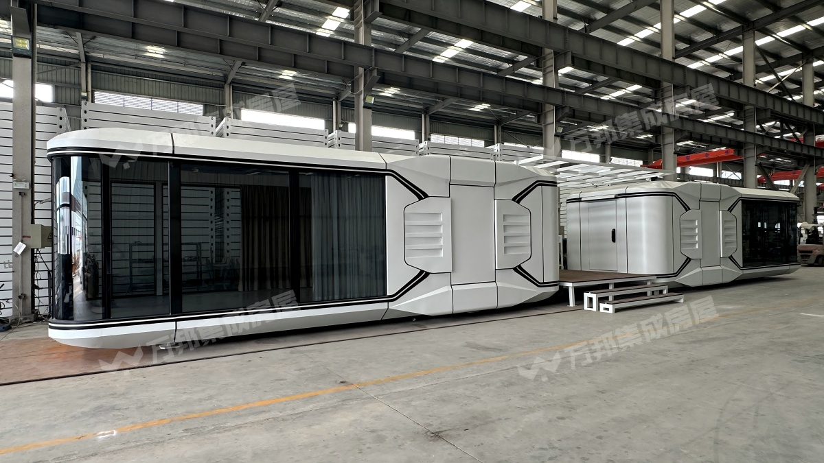Interlock luxury capsules house