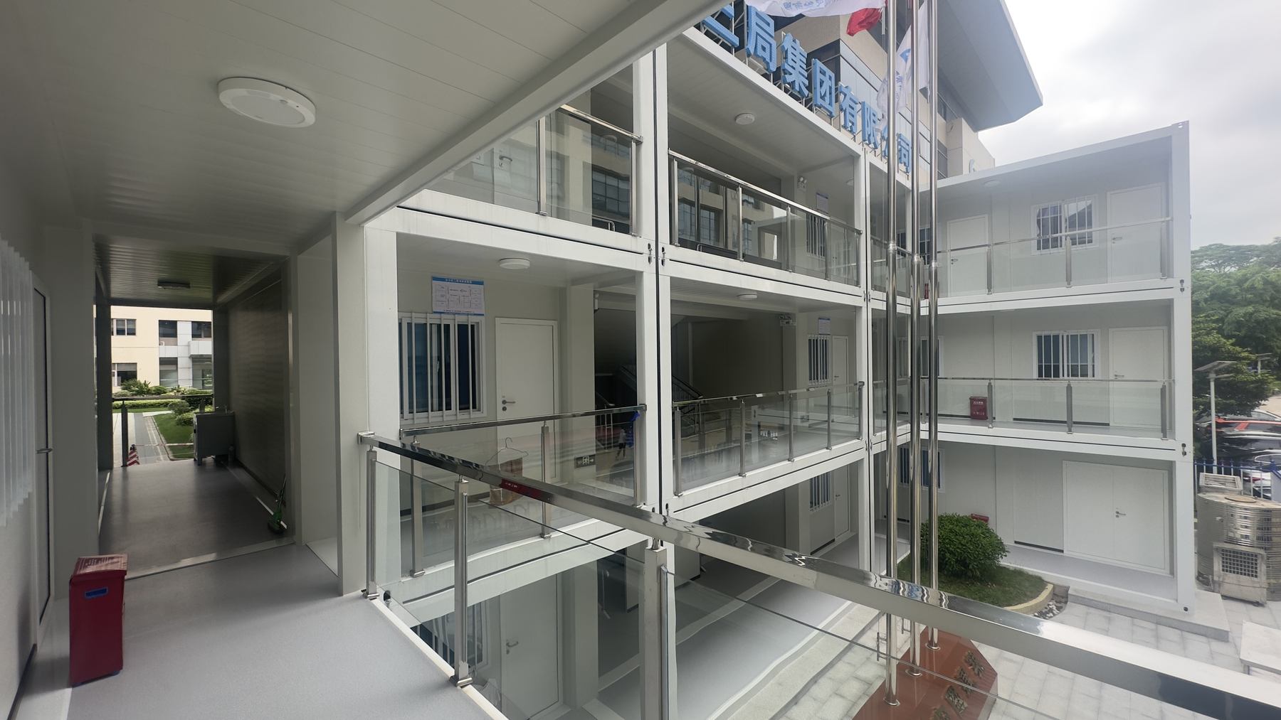Three-floor modular office central atrium and circulation