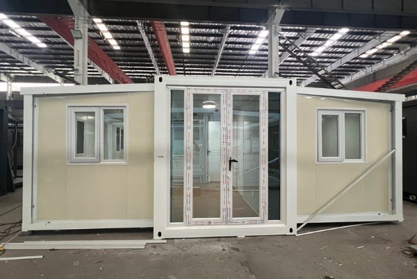 Expandable container house exterior view — Wanbang
